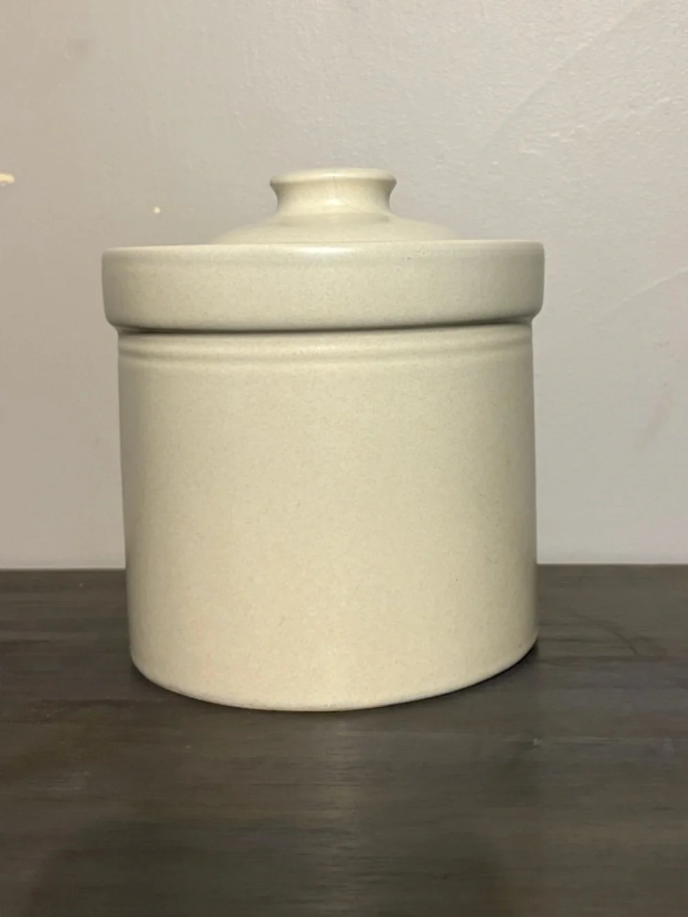 Yorktowne by Pfaltzgraff Stoneware tea Canister. 1 qt 509